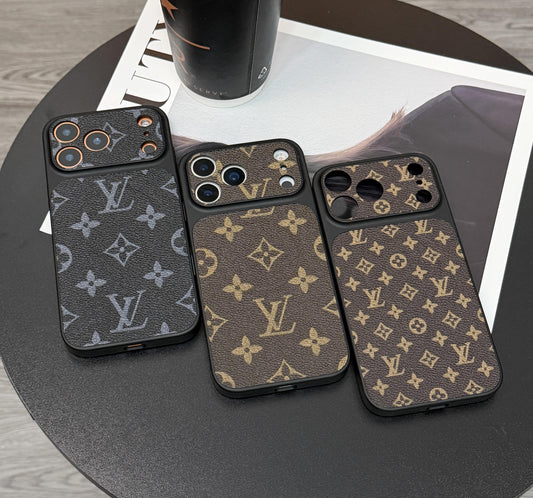 Funda MagSafe clásica de cuero con monograma para iPhone