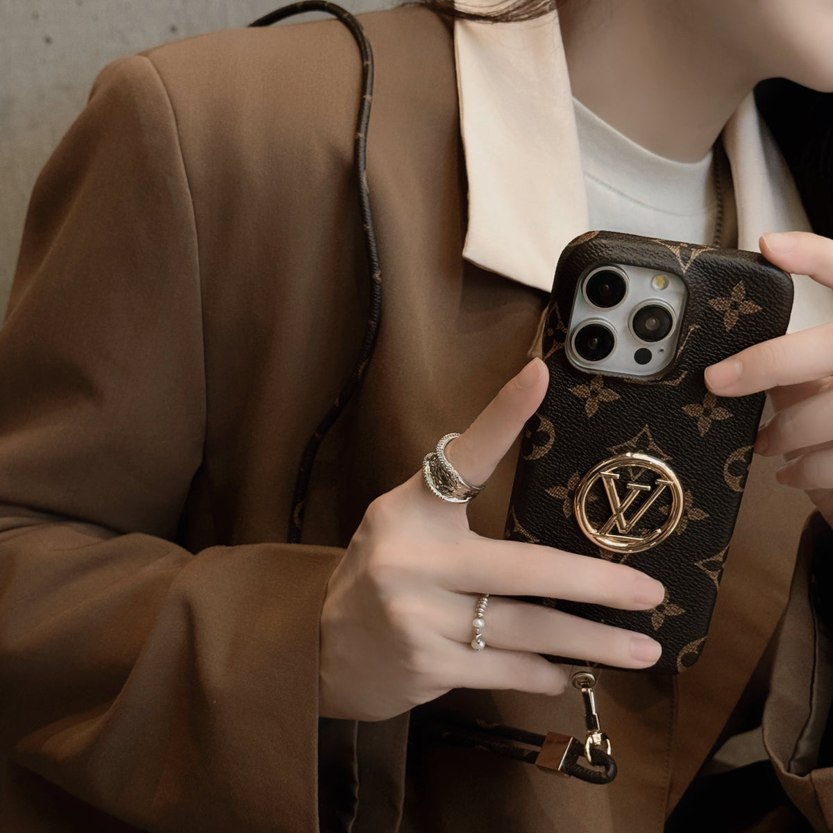 Luksuzna torbica za iPhone s lancem za kartice
