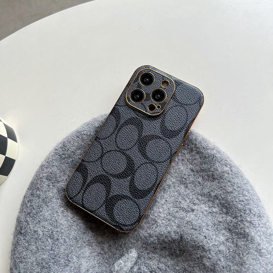 Capa clássica para iPhone em couro preto -QBK240513