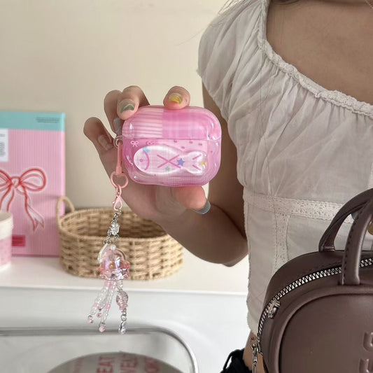 حافظة AirPods باللون الوردي مع حلية مطرزة بالكريستال