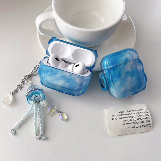 حافظة Blue Sky AirPods مع حلية مطرزة بالخرز