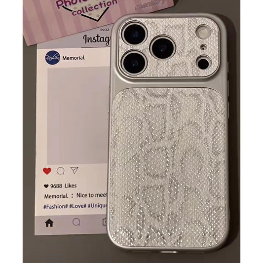 Luxuriöse iPhone-Hülle mit Schlangenhautstruktur