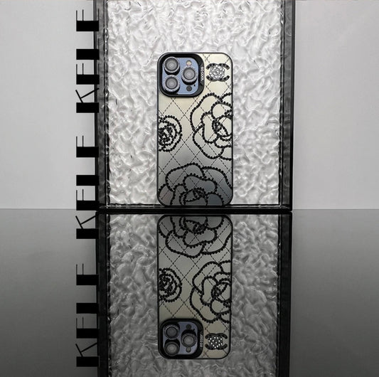 CAZĂ IPHONE INSPIRATĂ DE CAMELIA CU DESIGN UNIC