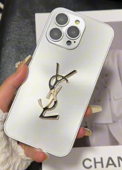 Elegantní pouzdro Letter Shine x Mono na iPhone s řetízkem
