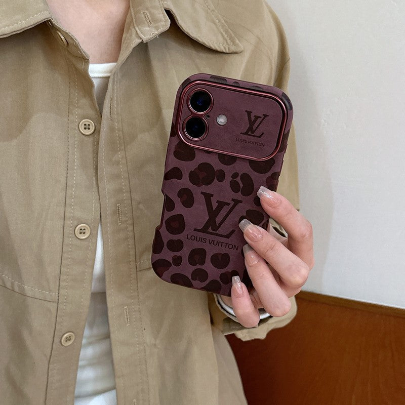 Capa luxuosa de couro marrom para iPhone em cor roxa