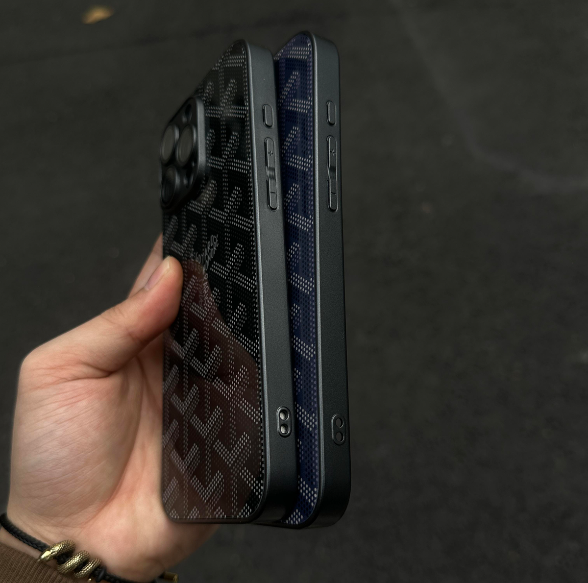 Luxusní pouzdro na iPhone G-Y s geometrickým monogramem