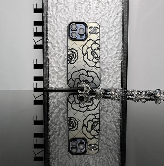 CAZĂ IPHONE INSPIRATĂ DE CAMELIA CU DESIGN UNIC