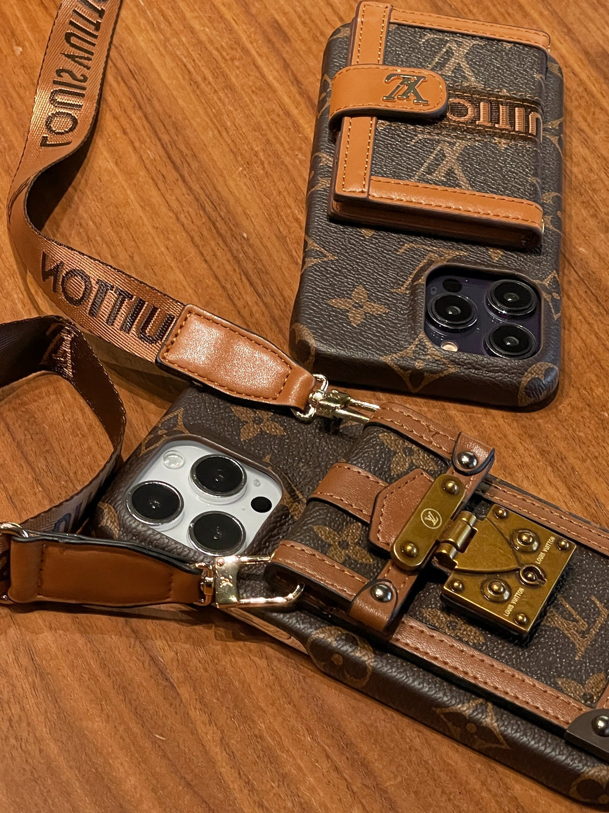 Custodia per iPhone con catena porta carte di lusso