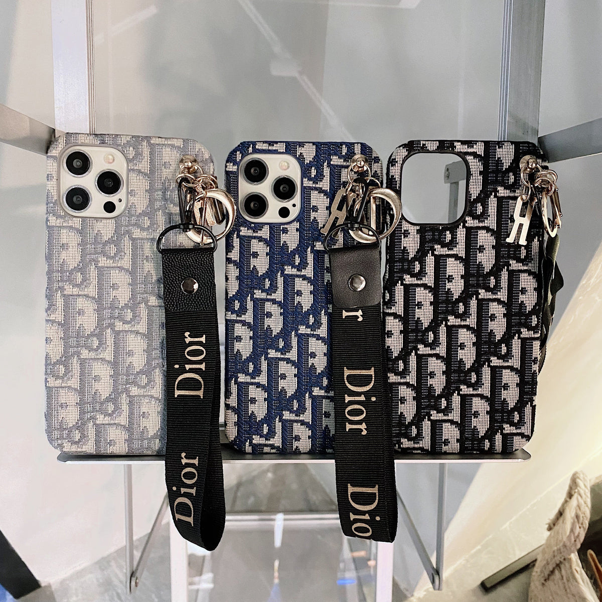 Modische iPhone-Hülle mit Riemen, Schwarz-GS240315