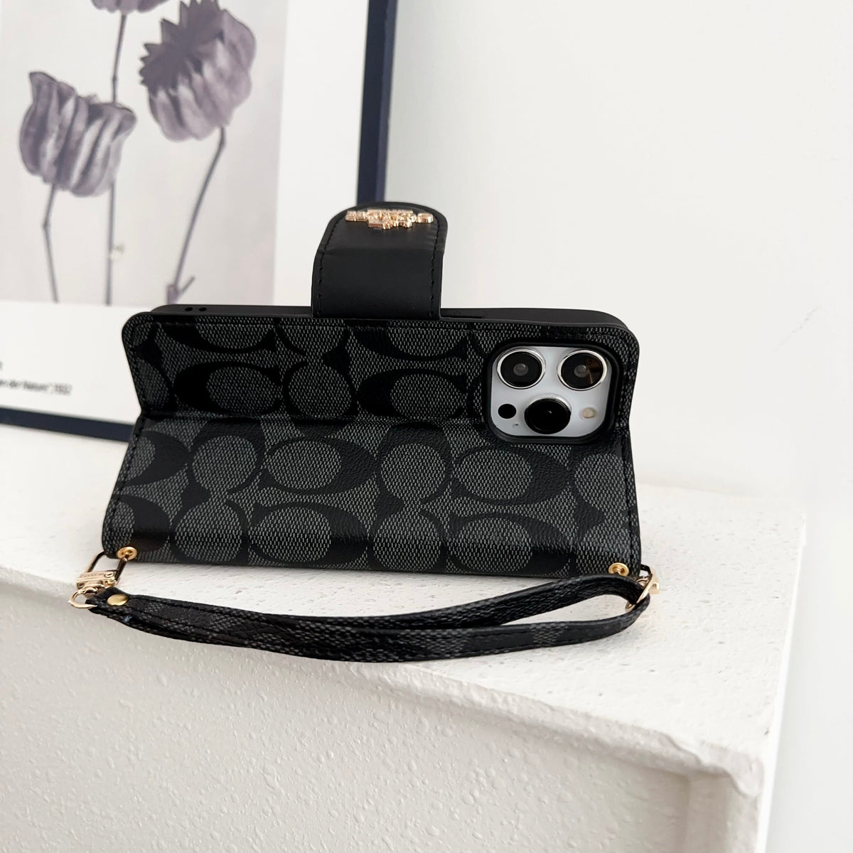 Capa clássica de couro para iPhone com porta-cartões preta