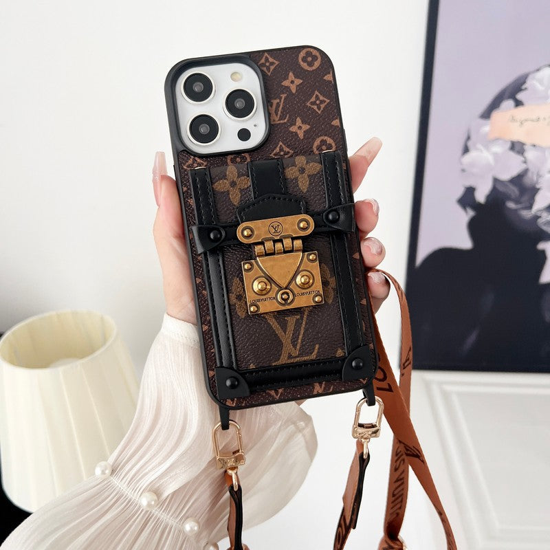 Luxuriöse iPhone-Hülle mit brauner Umhängetasche und Kette