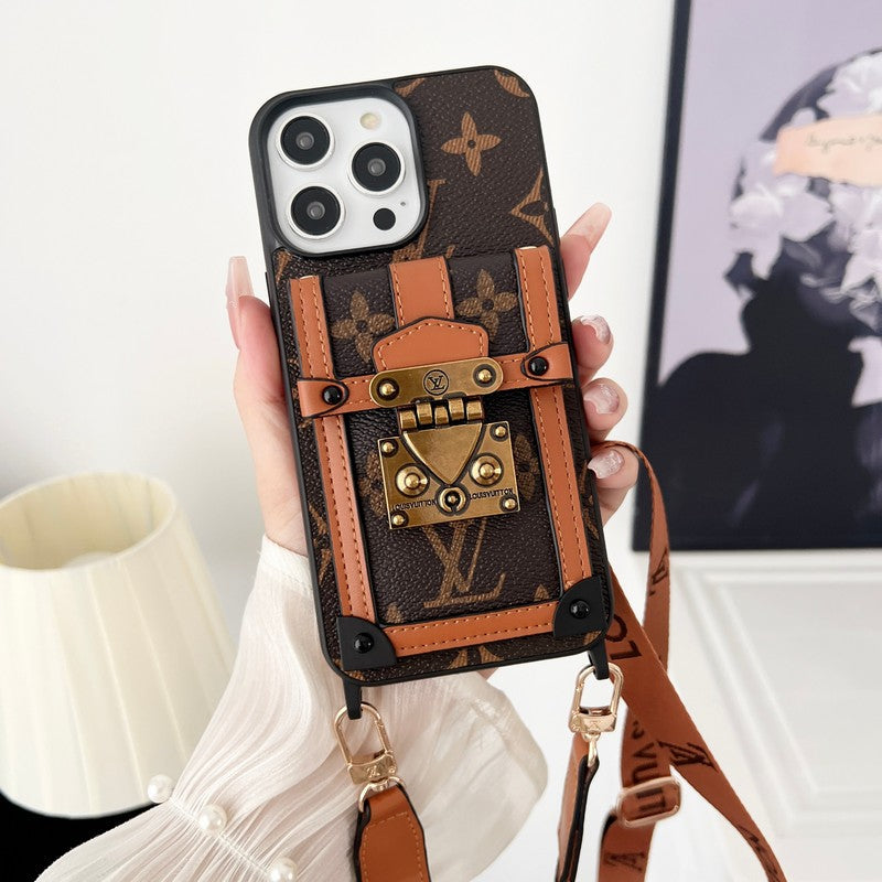 Luxuriöse iPhone-Hülle mit brauner Umhängetasche und Kette