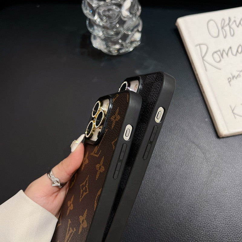 Luxuriöse iPhone-Hülle aus schwarzem Leder mit Logo