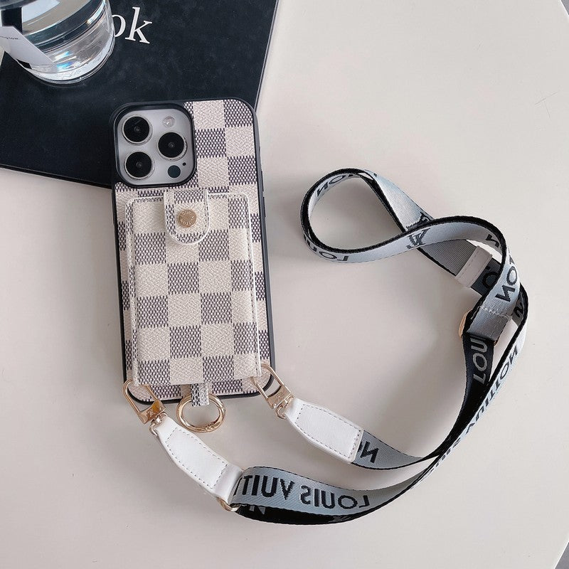 Luxuriöse iPhone-Hülle mit Kartenetui und klassischer Kette