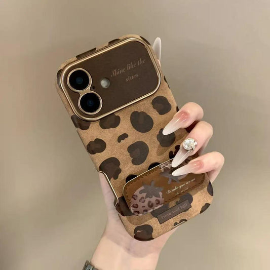 حافظة iPhone بتصميم الفهد العتيق - غطاء فاخر مقاوم للصدمات من جلد الغزال