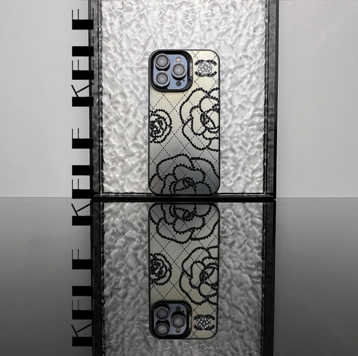 CAZĂ IPHONE INSPIRATĂ DE CAMELIA CU DESIGN UNIC