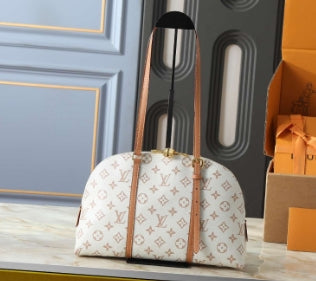 Timeless Luxury Shoulder Bag | Refined Style for Every Day