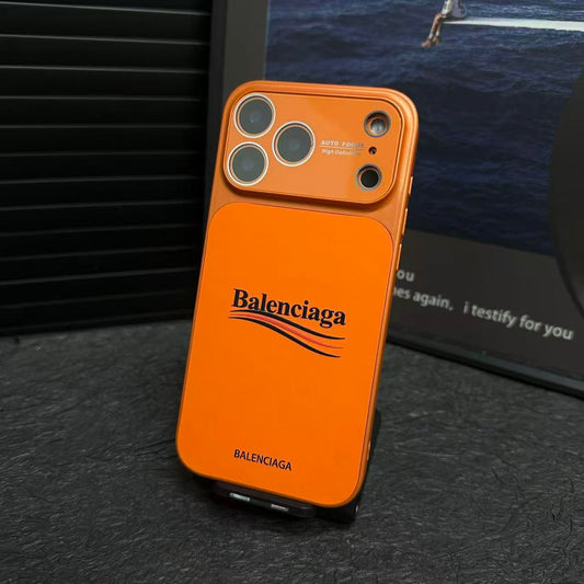 Von Balenciaga inspirierte, matte iPhone-Schutzhülle mit vollständigem Linsenschutz