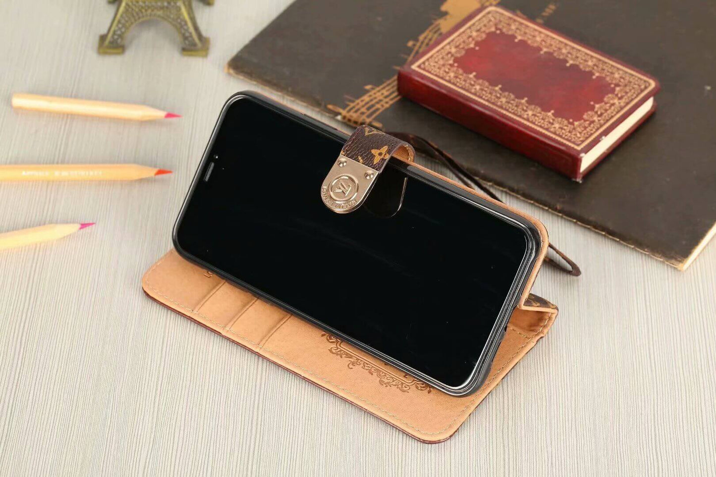 Luksuzna torbica novčanik s monogramom za iPhone – crna šahovnica